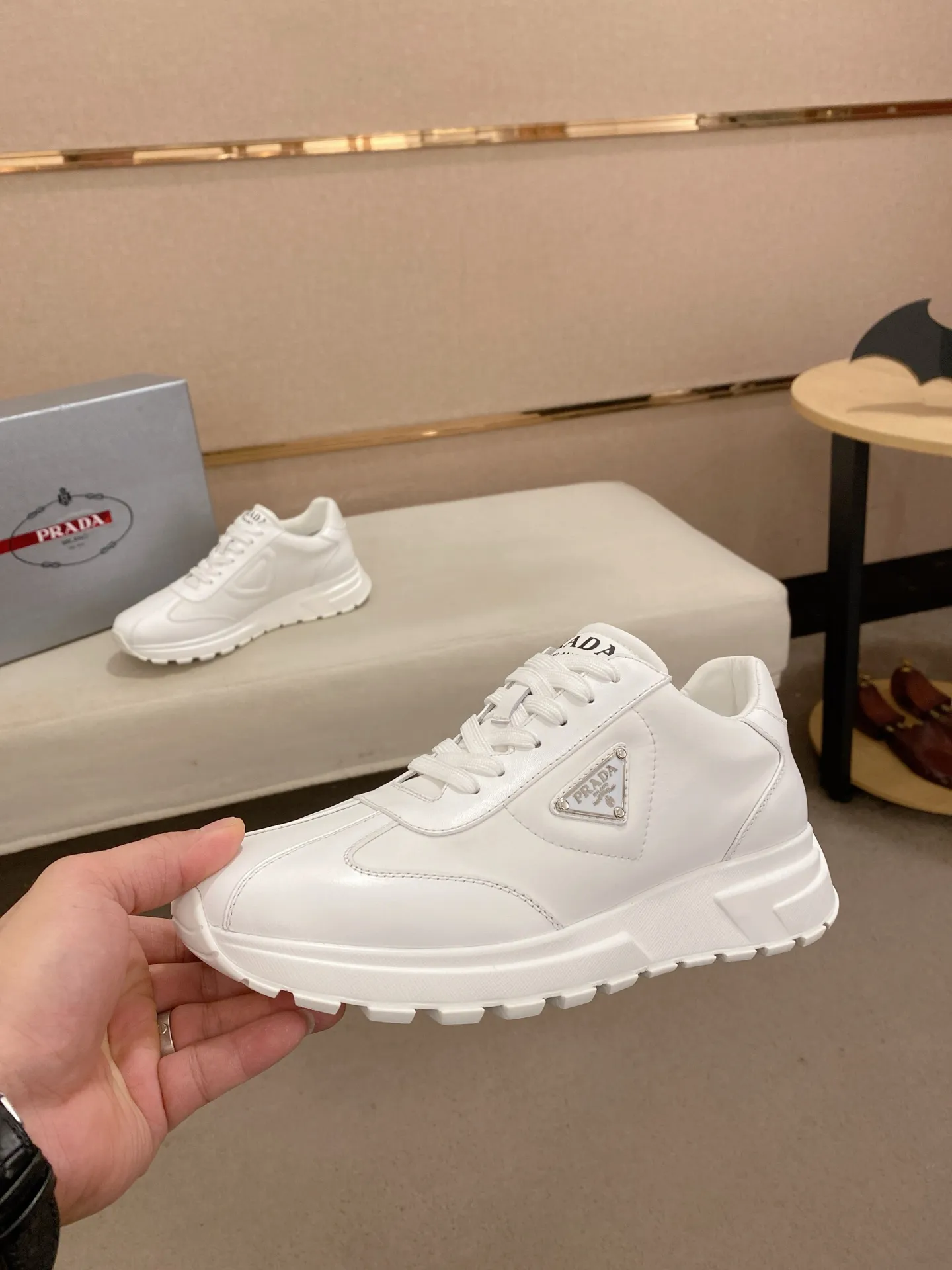 Men's shoes 💰 580💰 ✔️✔️✔️Higher version High-quality new PRADA (Prada) counters are launched simultaneously. The new men's shoes and 😘 fabrics are made of high-tech glue-spraying technology. Lining: Full cowhide lining. 👍🏿 High-end ☄️ air-cushion molded anti-slip rubber outsole, exquisite lines, simple and elegant, comfortable and high-end for leisure travel. Code number: 38 to 44 (45 can be customized and cannot be returned or exchanged)